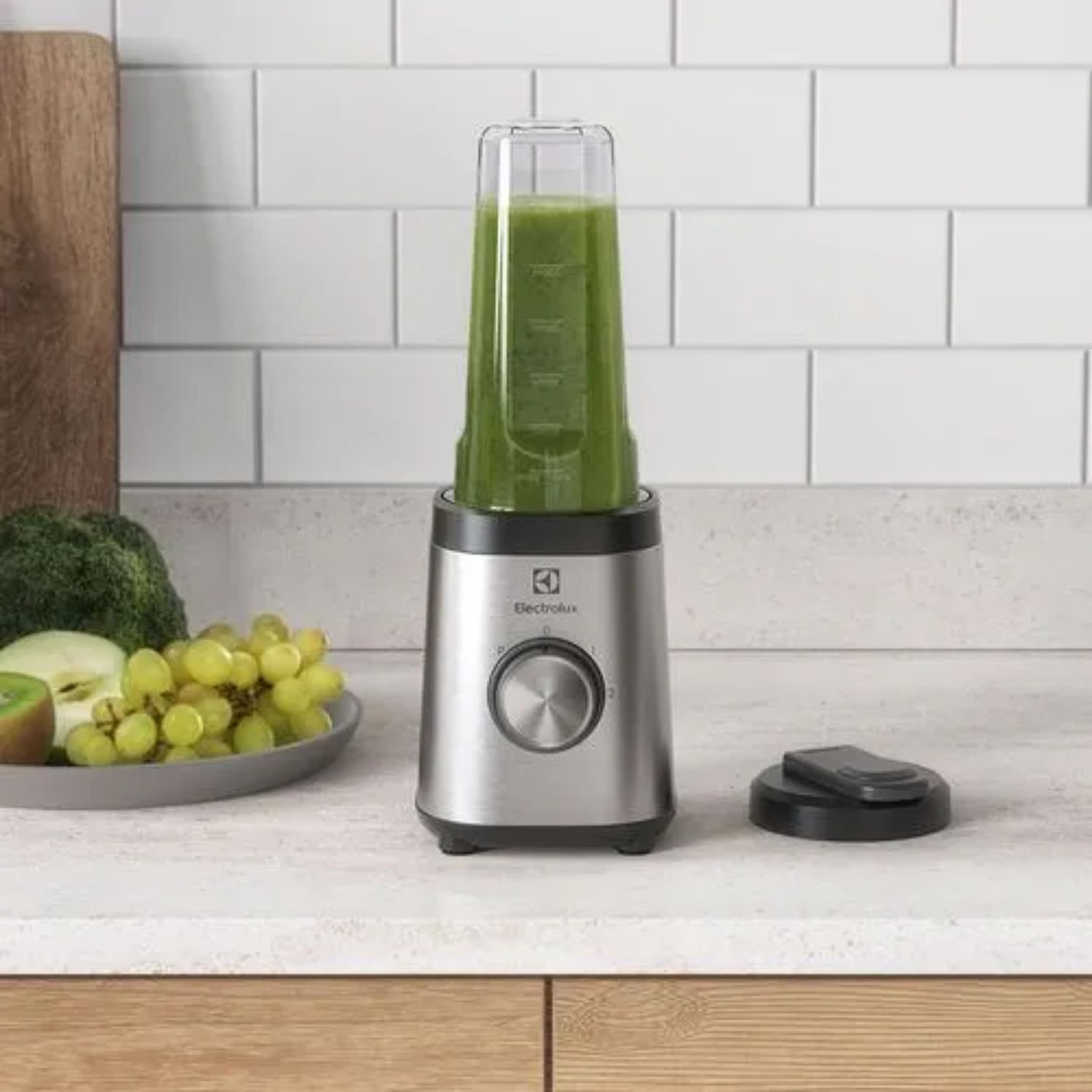 Licuadora ELECTROLUX 600ml 2 Vel 320W BSE20 Inox - Image 3