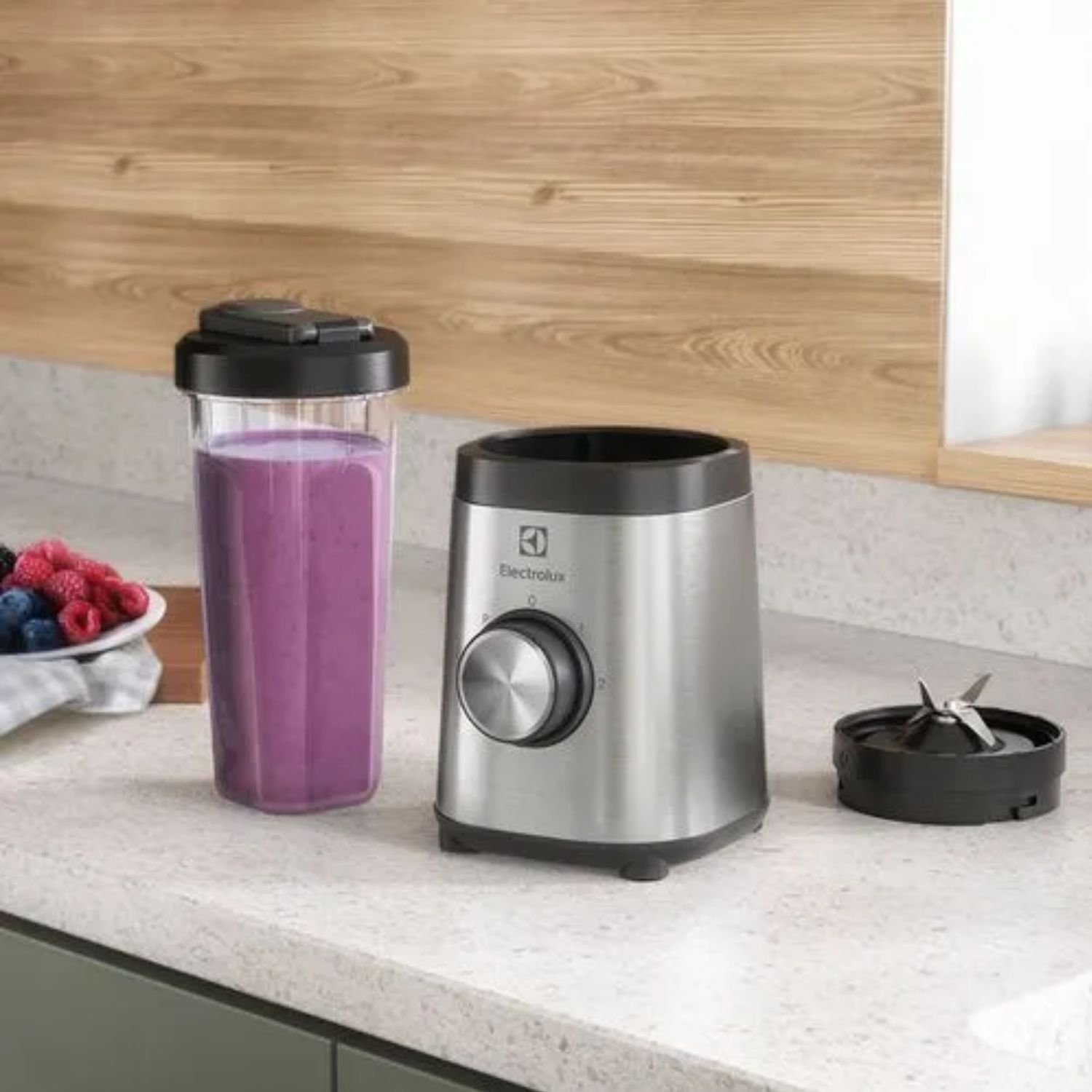 Licuadora ELECTROLUX 600ml 2 Vel 320W BSE20 Inox - Image 5