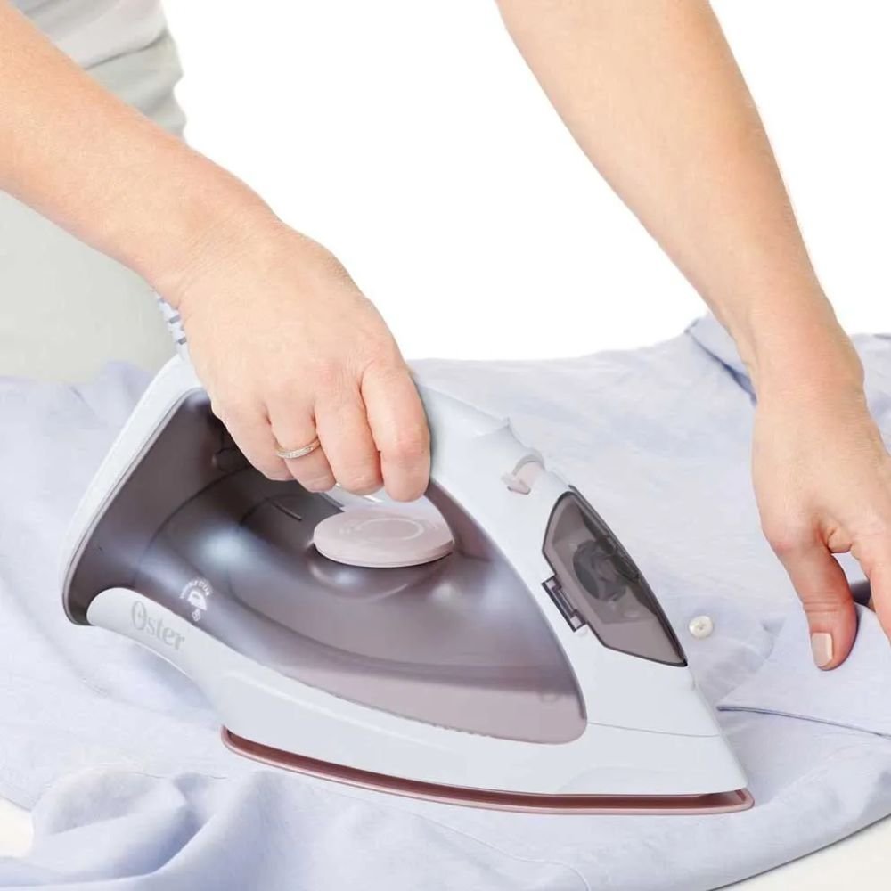 Plancha de Ropa OSTER 180ml Antiadherente GCSTBS3801 Blanca - Image 4