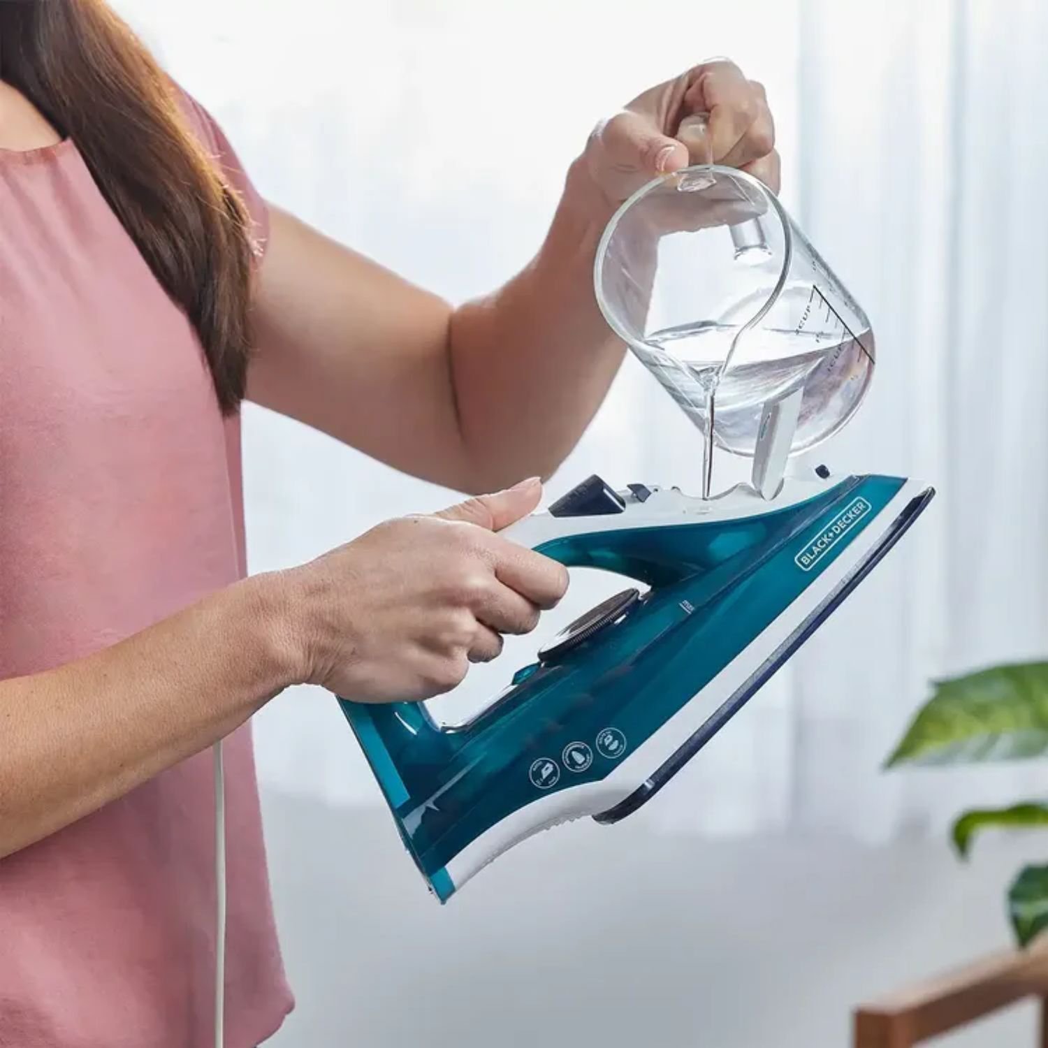 Plancha de Ropa BLACK+DECKER 250ml Vapor IRBD365 Azul - Image 7